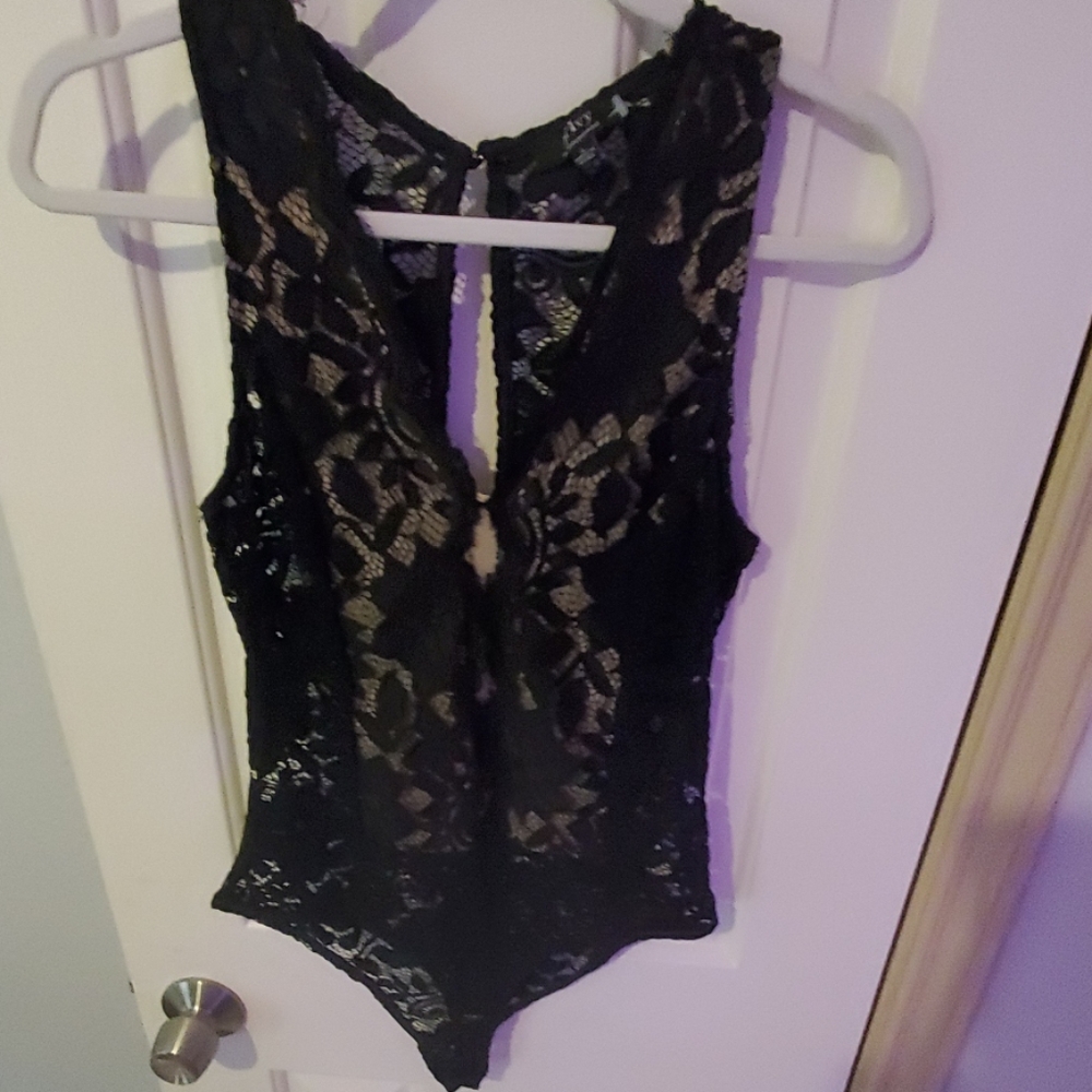 One piece - Picture 3 of 5